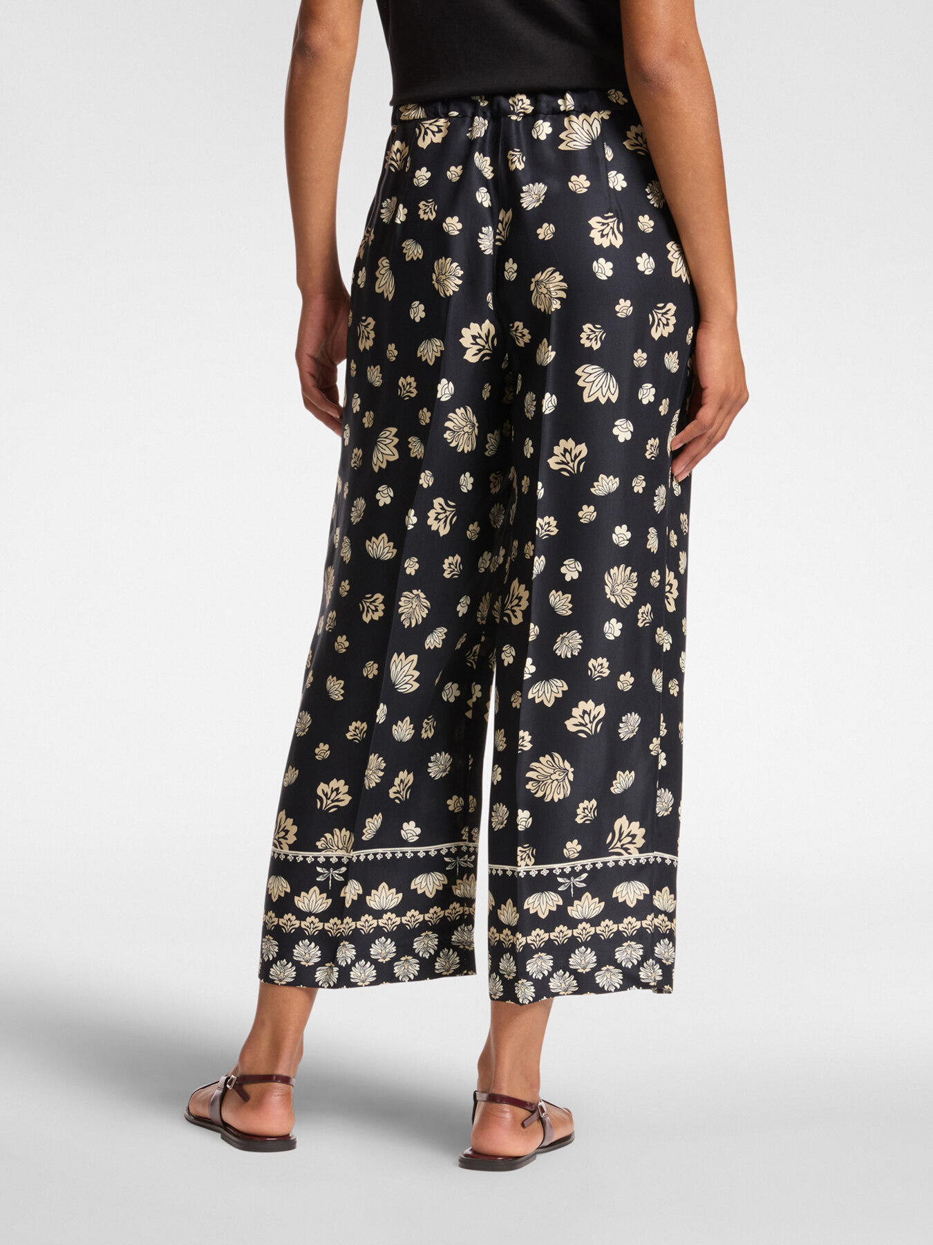 Cropped trousers with ethnic print image number 1
