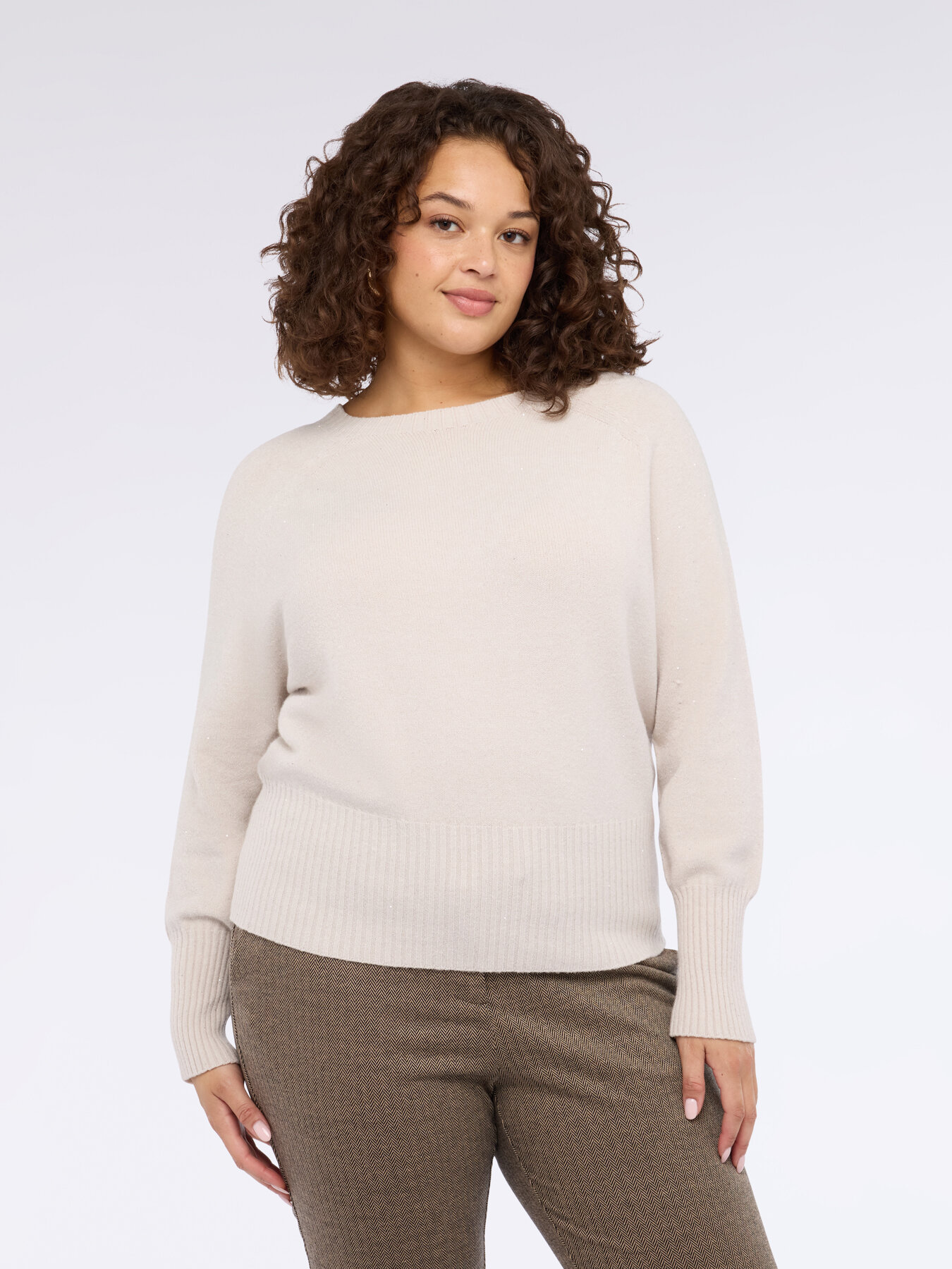 Maglia scollo barchetta con micro paillettes image number 2