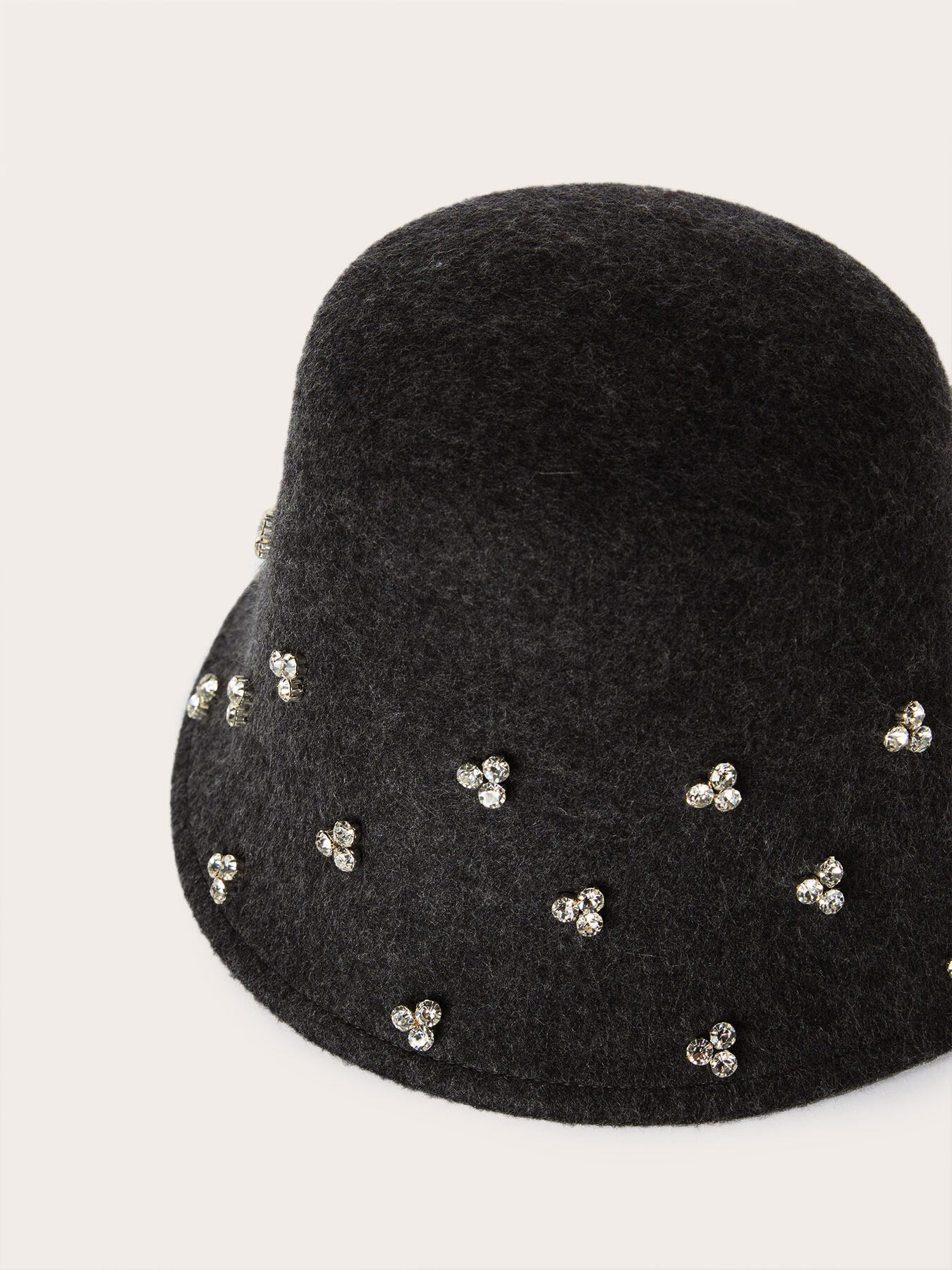 Cappello cloche in lana con cristalli image number 2