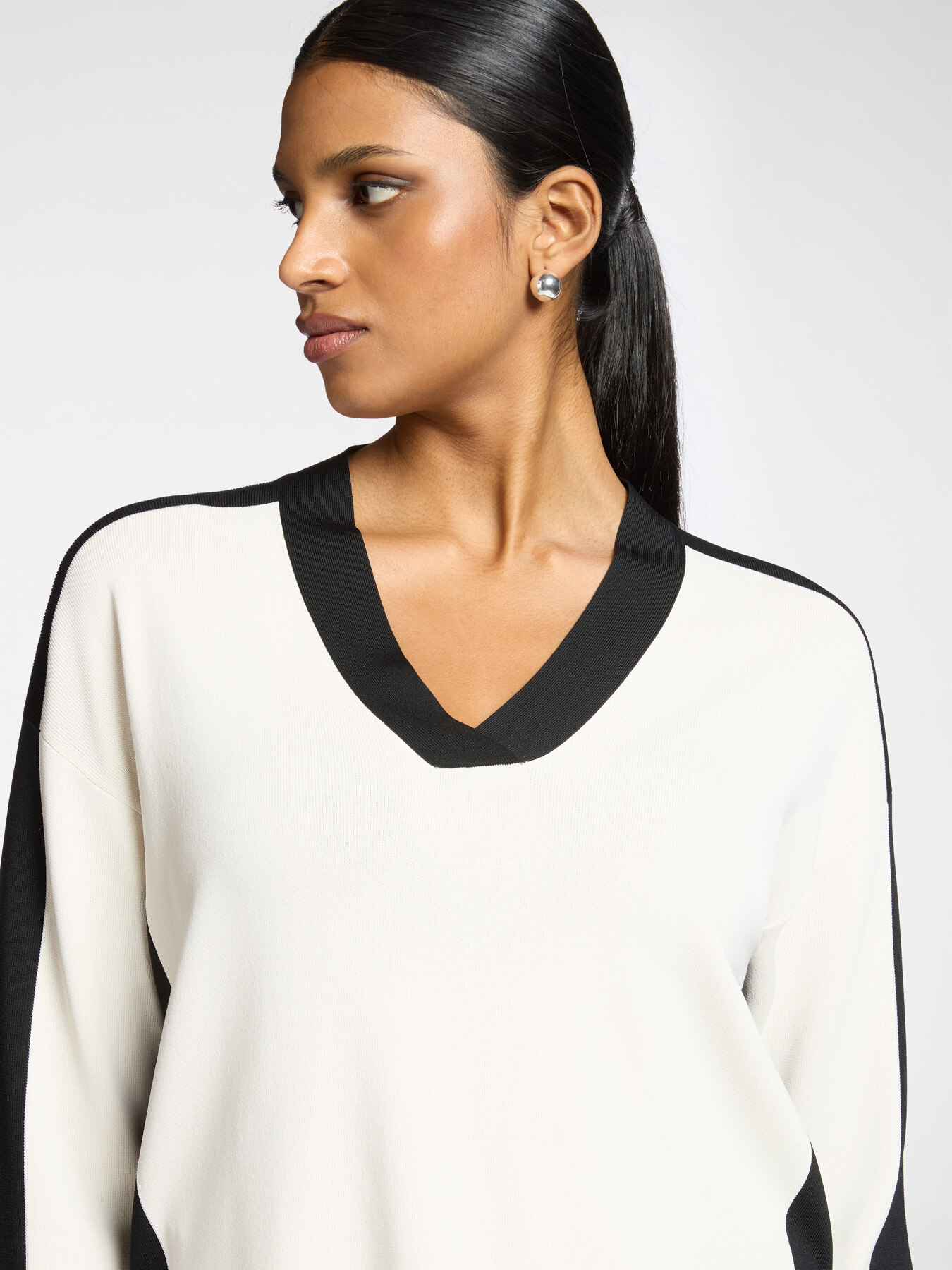 Color-Block-Pullover aus Viskosemischung image number 3