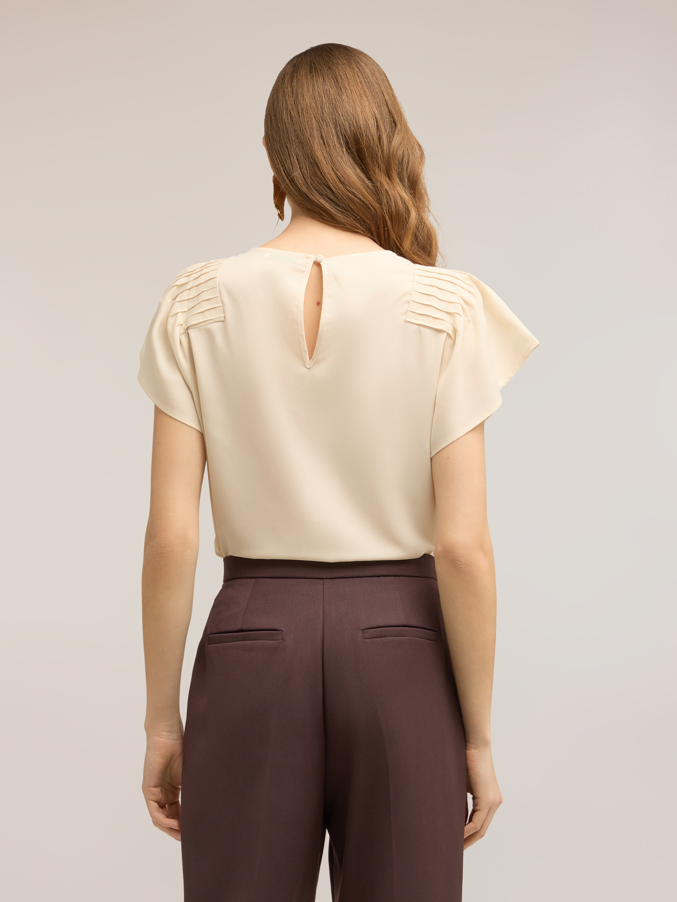 Cr&ecirc;pe de chine blouse with pleats image number 2
