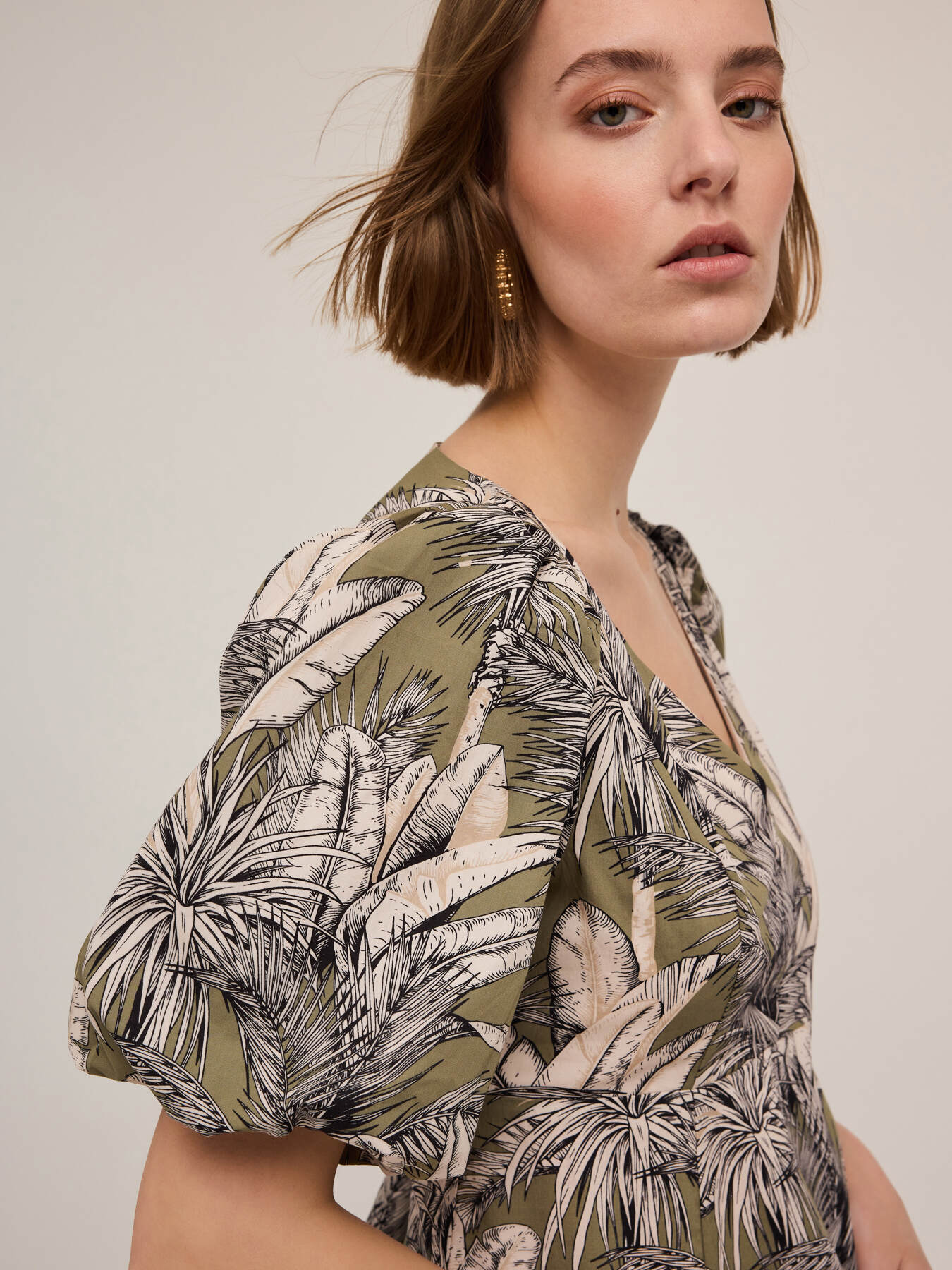 Top peplum cu mâneci scurte, cu model jungle image number 0