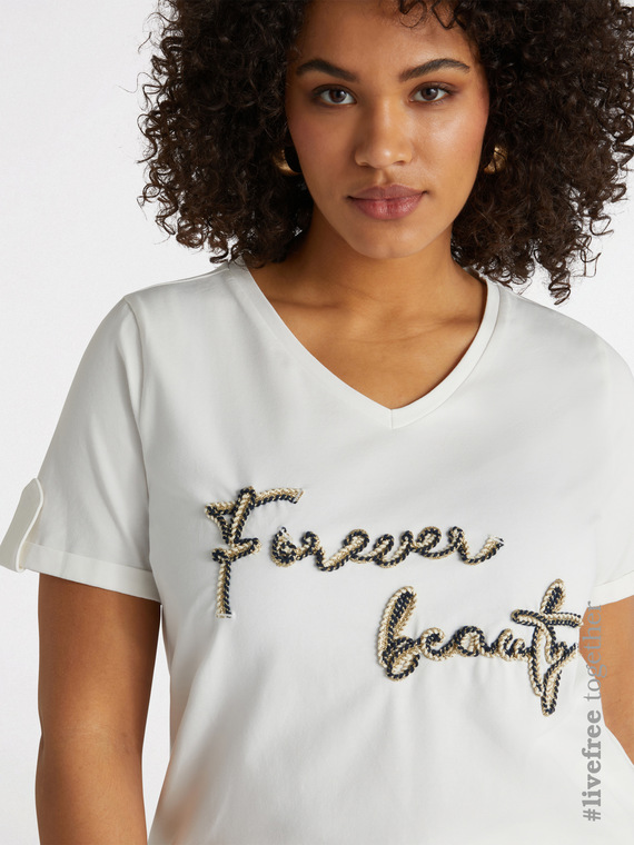 T-Shirt mit Schriftzug aus Kordel