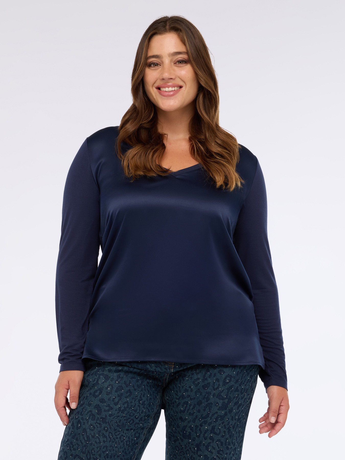 Two-material V-neck T-shirt with long sleeves image number 0