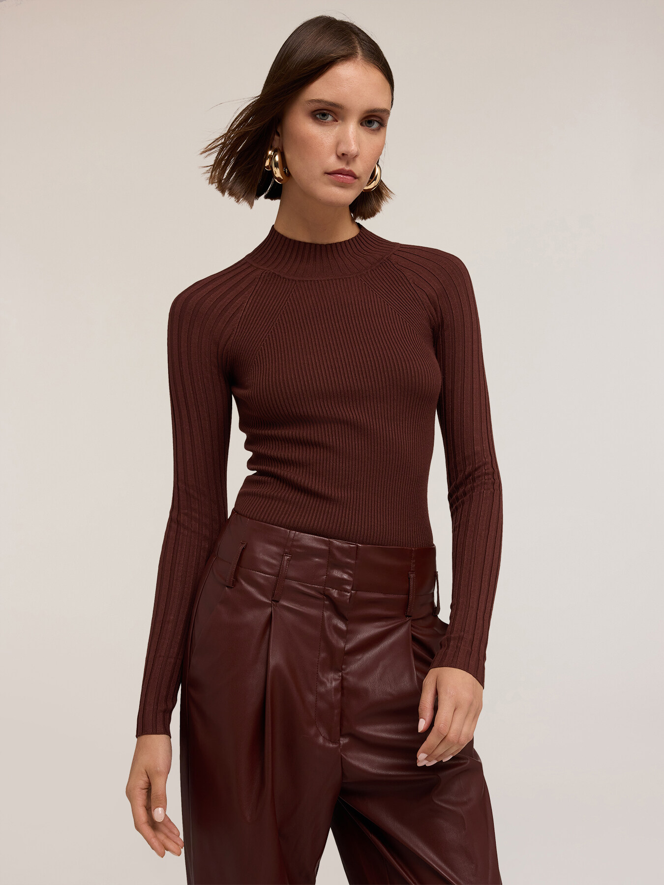 Fitted ribbed turtleneck sweater image number 2