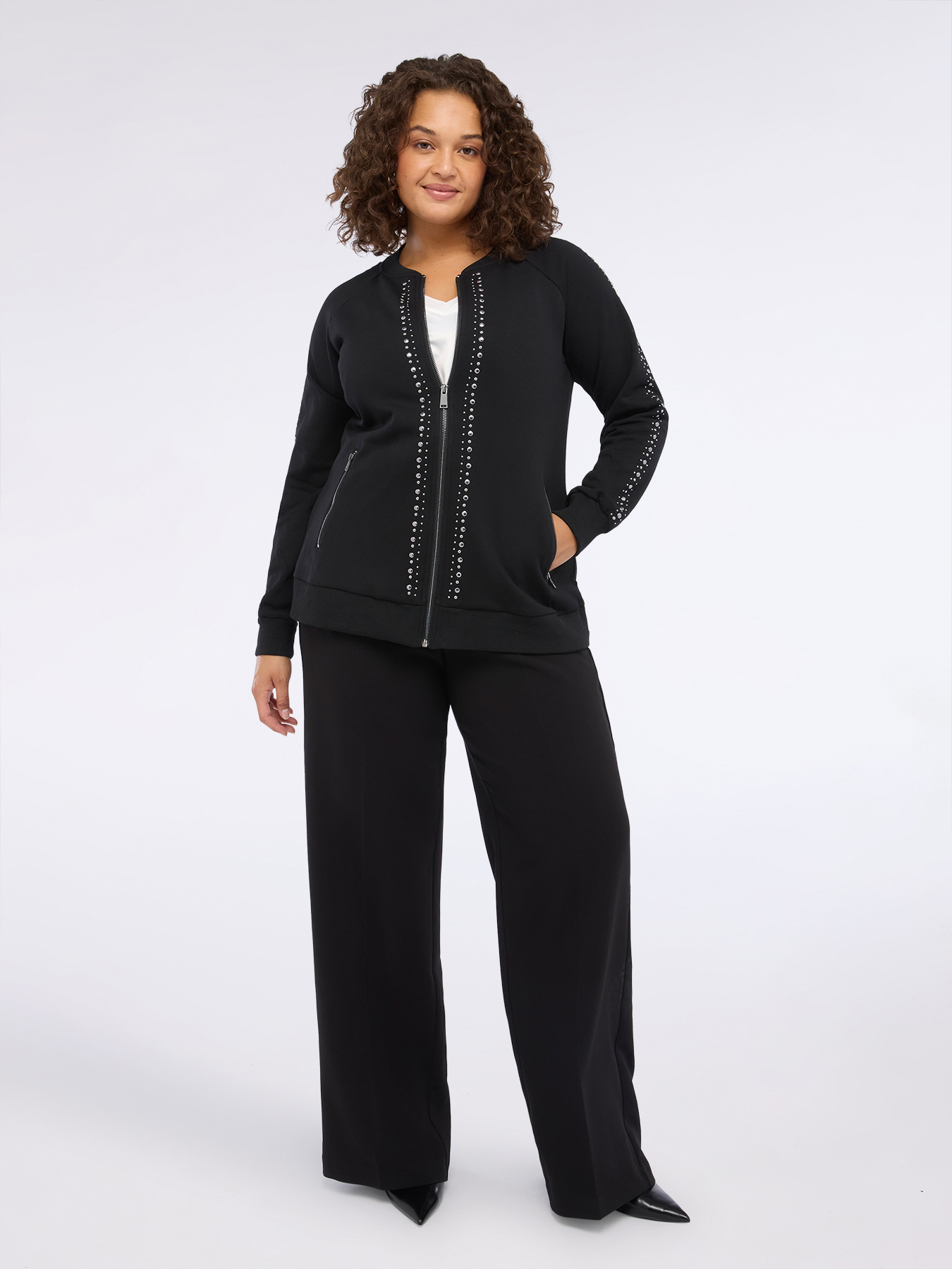 Felpa con borchie e zip image number 3