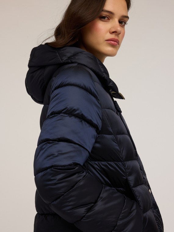 Piumino in nylon lucido