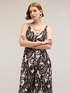 Langer Overall aus Satin mit Paisley-Muster image number 0