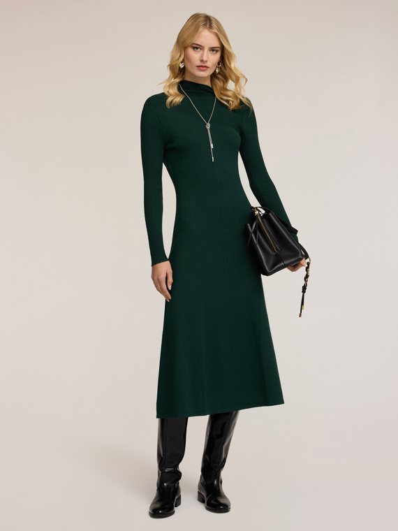 Robe tube midi en maille avec découpe dans le dos