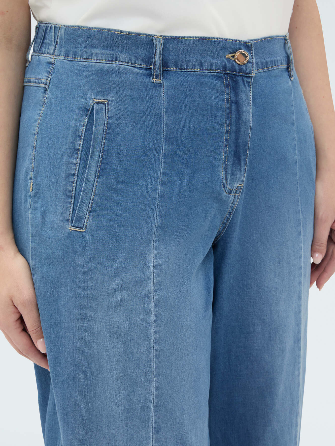 Baggy jeans in washed-effect denim image number 3