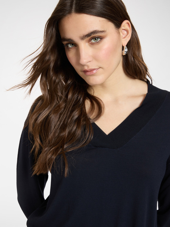 Maglia con scollo a V misto viscosa