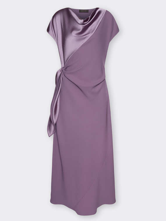 Langes Kleid mit seitlichem Knoten