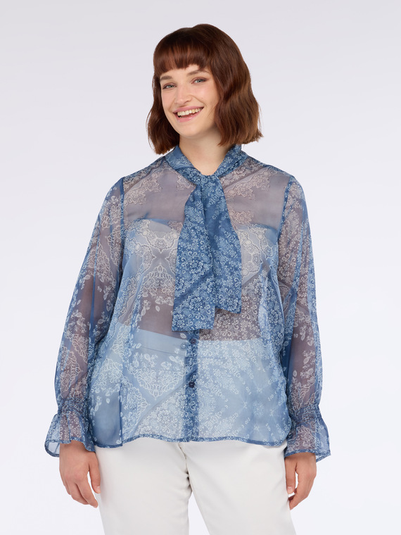 Bluse mit Bandana-Druck und Schleife am Kragen