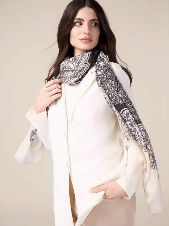 Viscose scarf with damask pattern in lurex