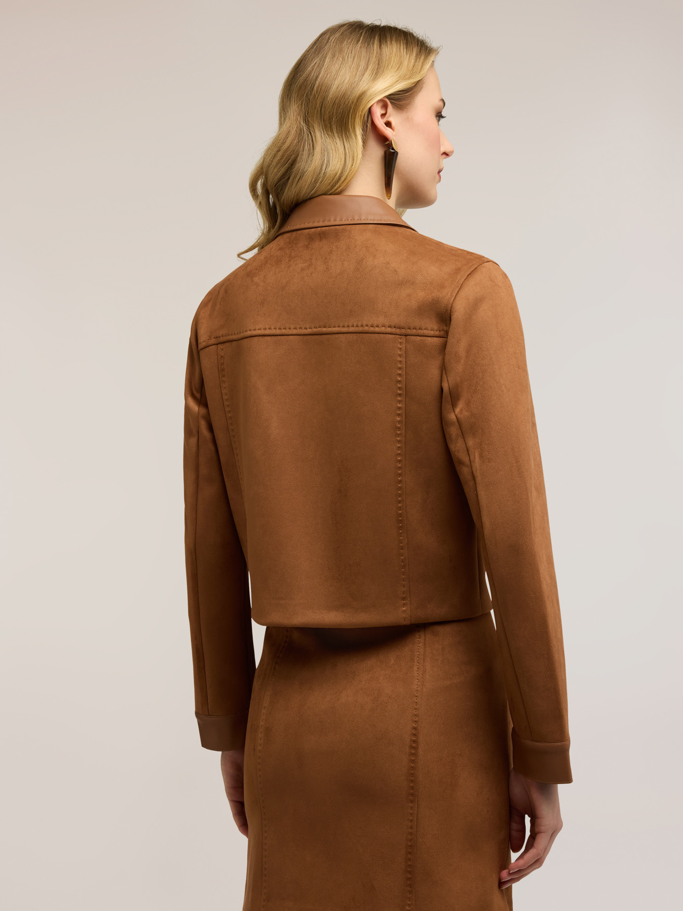 Jachetă scurtă cu fermoar și buzunare image number 1