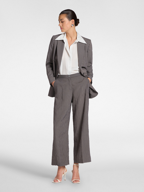 Pantaloni chinos gessati