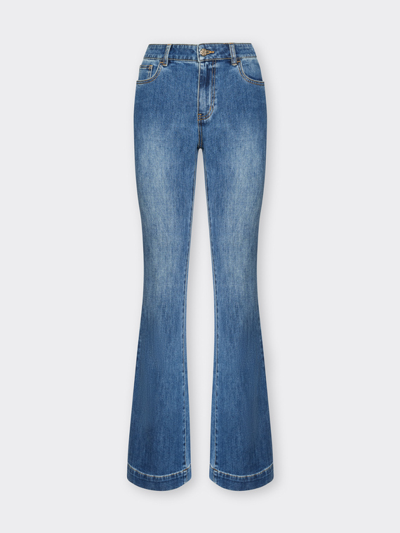 Jeans mit ausgestelltem Bein