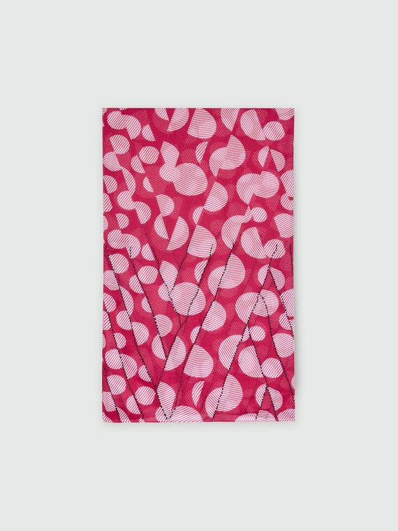 Pañuelo estampado y bordado