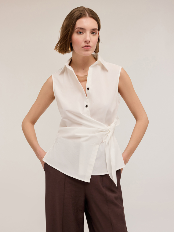 Camicia smanicata ad incrocio