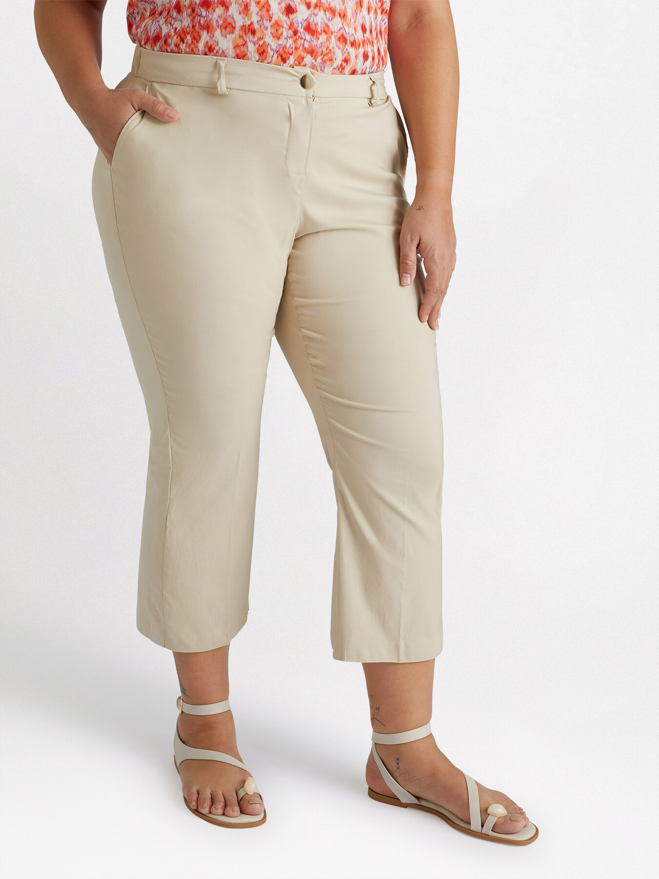 Cropped trousers image number 0